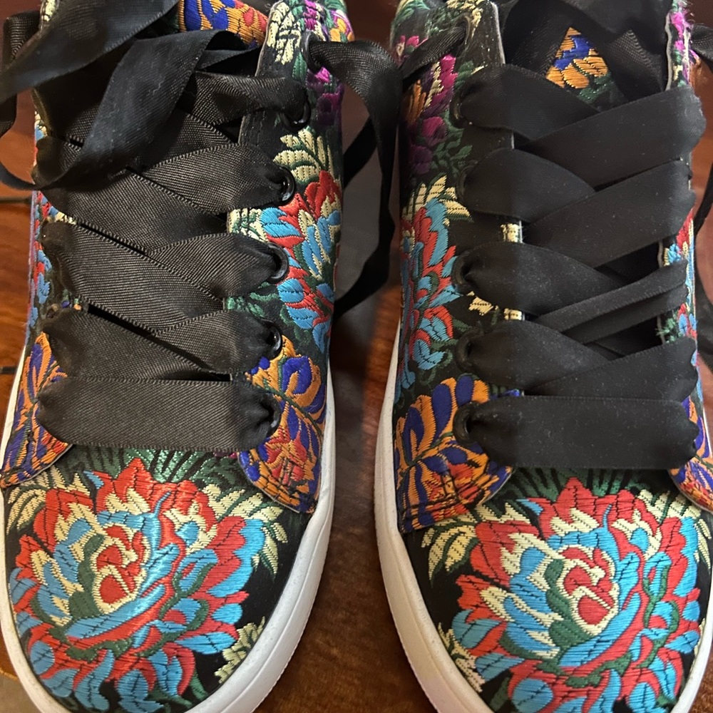 Steve Madden athletic shoes, beautiful colors, brand new pink staining on souls